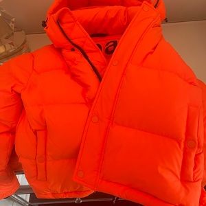 Aritzia TNA super puff shorty in matte orange sold out online never worn